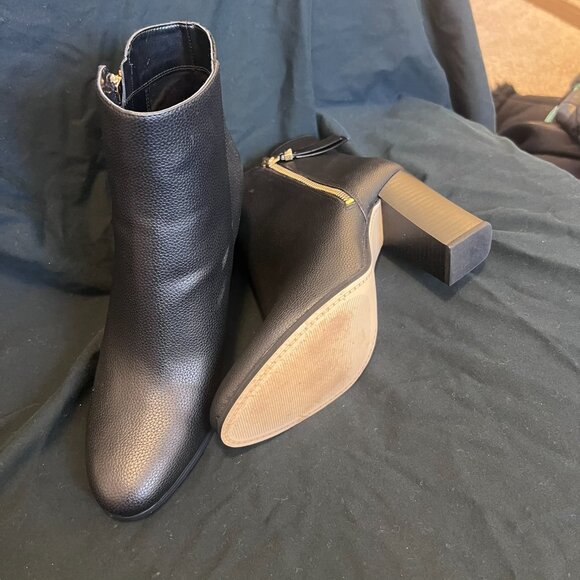 Michael Kors Black Ankle Boots with Gold Zipper - Picture 4 of 6